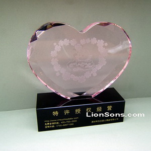 heart shaped crystal trophy plaque with a engraved black crystal base